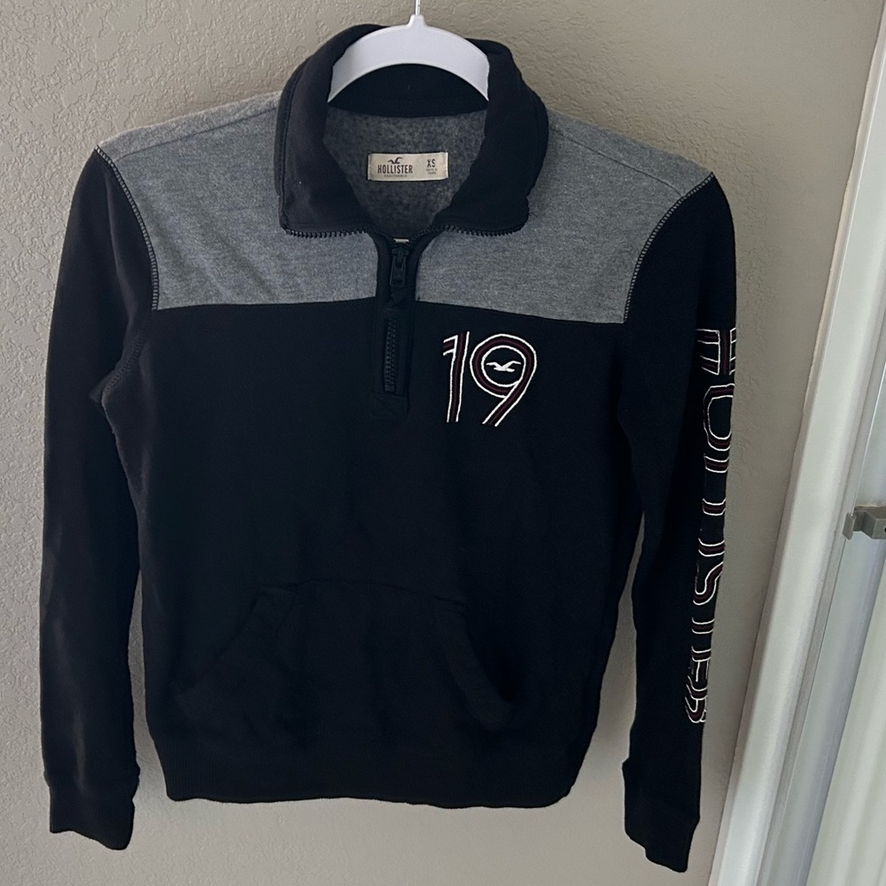 Hollister collared black sweatshirt with logo on sleeve